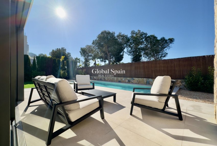 Resale - VILLA -
ORIHUELA - Las Colinas Golf