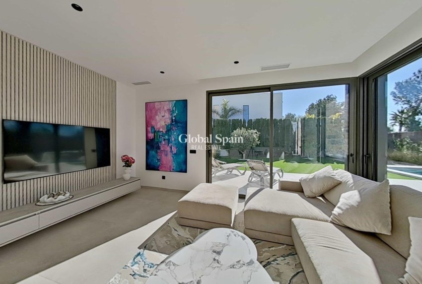 Resale - VILLA -
ORIHUELA - Las Colinas Golf