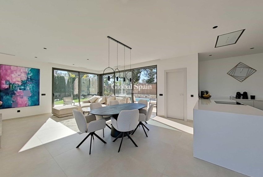 Resale - VILLA -
ORIHUELA - Las Colinas Golf