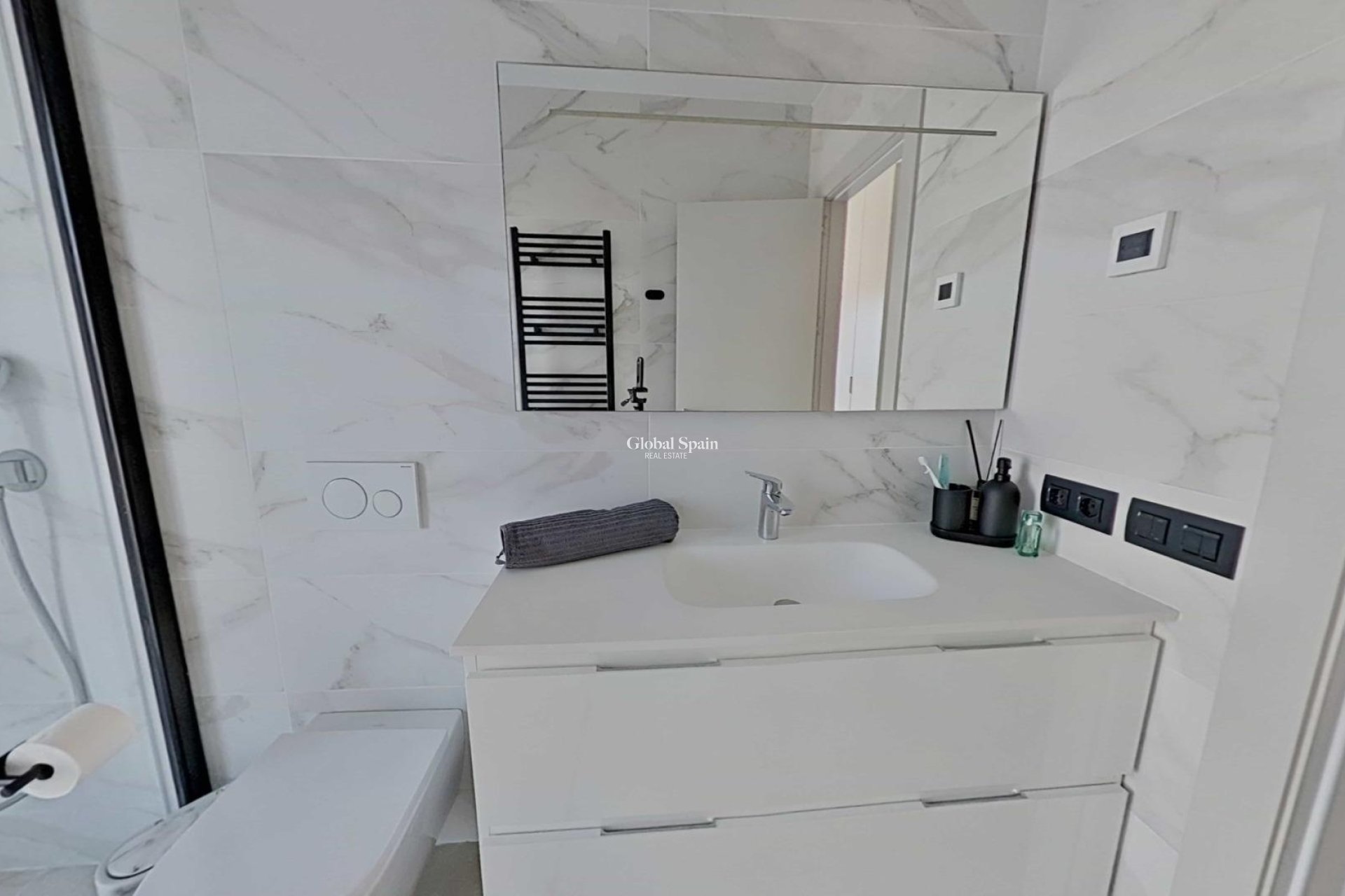 Resale - VILLA -
ORIHUELA - Las Colinas Golf