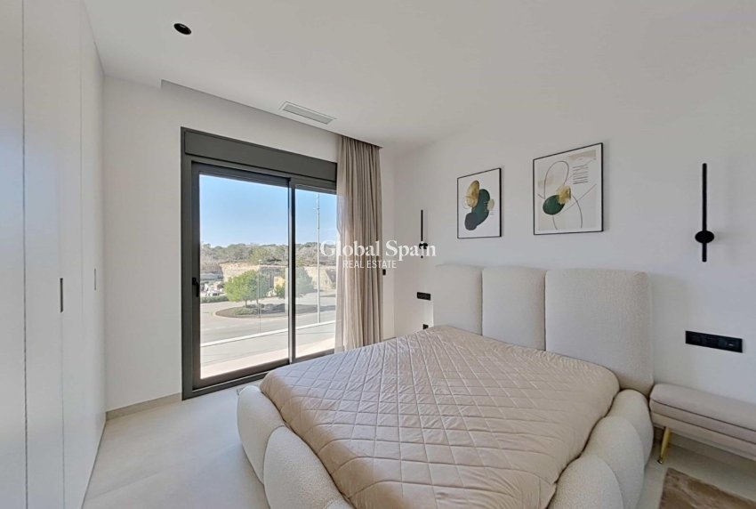 Resale - VILLA -
ORIHUELA - Las Colinas Golf