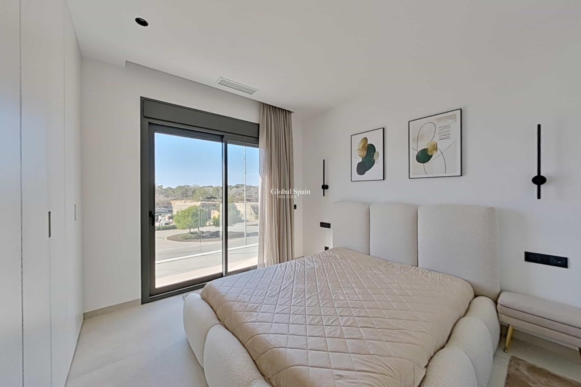 Resale - VILLA -
ORIHUELA - Las Colinas Golf
