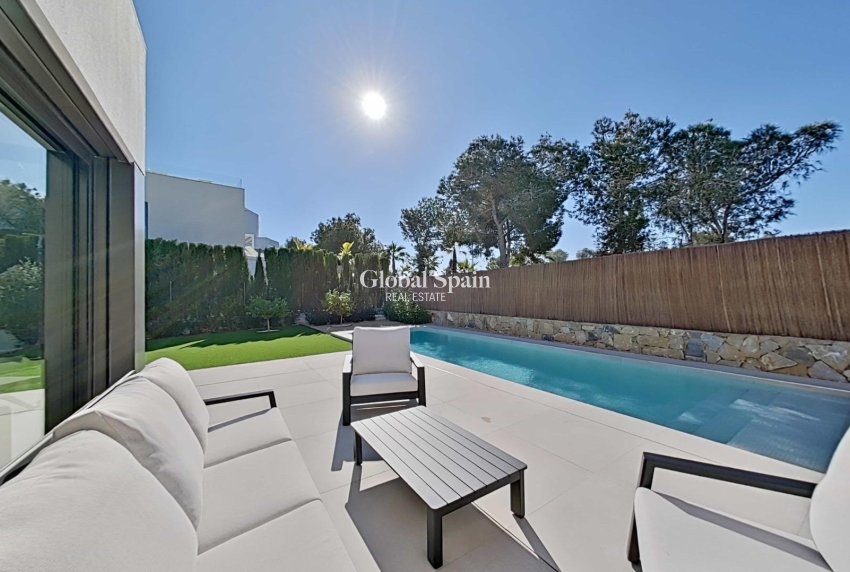 Resale - VILLA -
ORIHUELA - Las Colinas Golf