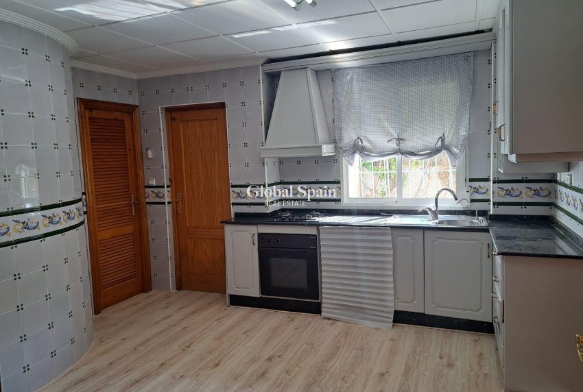 Resale - VILLA -
ORIHUELA - Los Huertos