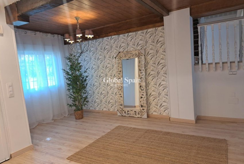 Resale - VILLA -
ORIHUELA - Los Huertos