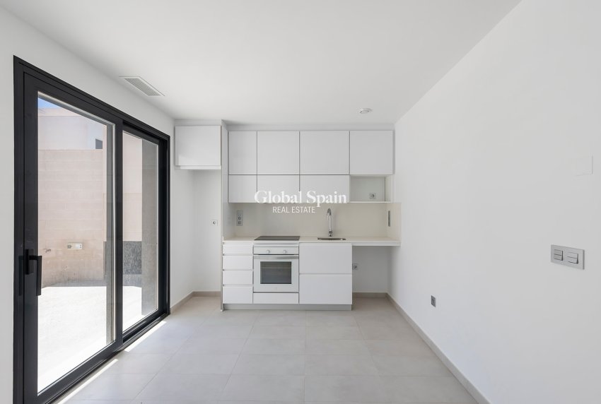 Resale - VILLA -
ORIHUELA - Orihuela Costa