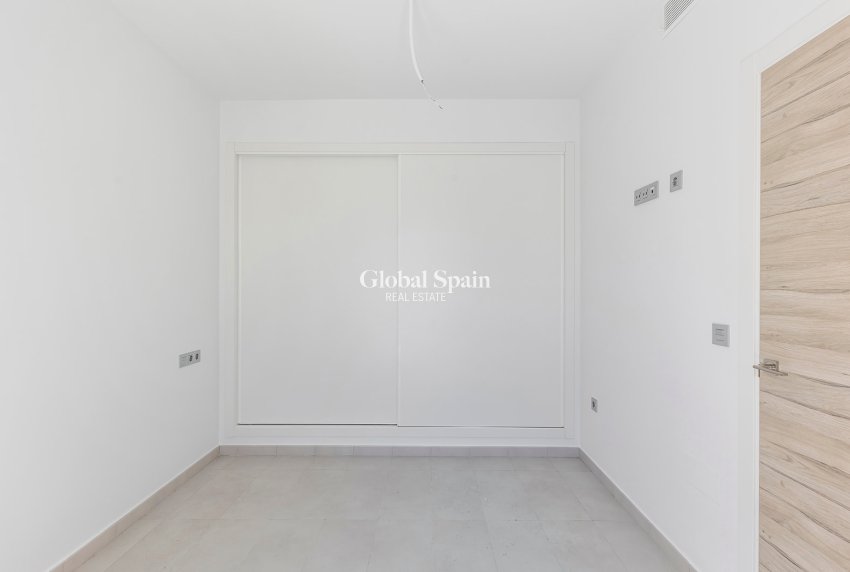 Resale - VILLA -
ORIHUELA - Orihuela Costa