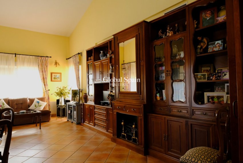 Resale - Villa -
ORIHUELA - Orihuela
