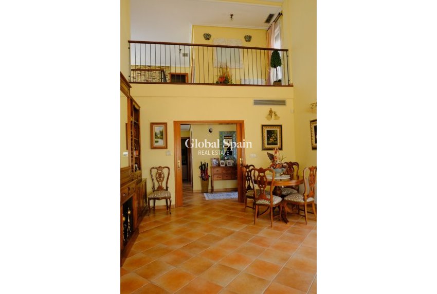 Resale - Villa -
ORIHUELA - Orihuela