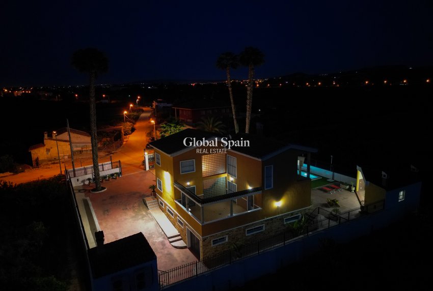 Resale - Villa -
ORIHUELA - Orihuela