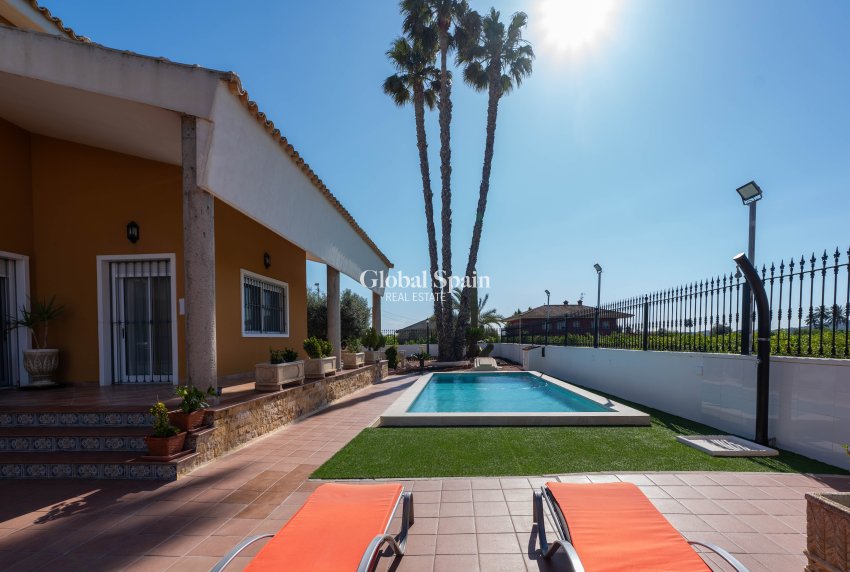 Resale - Villa -
ORIHUELA - Orihuela