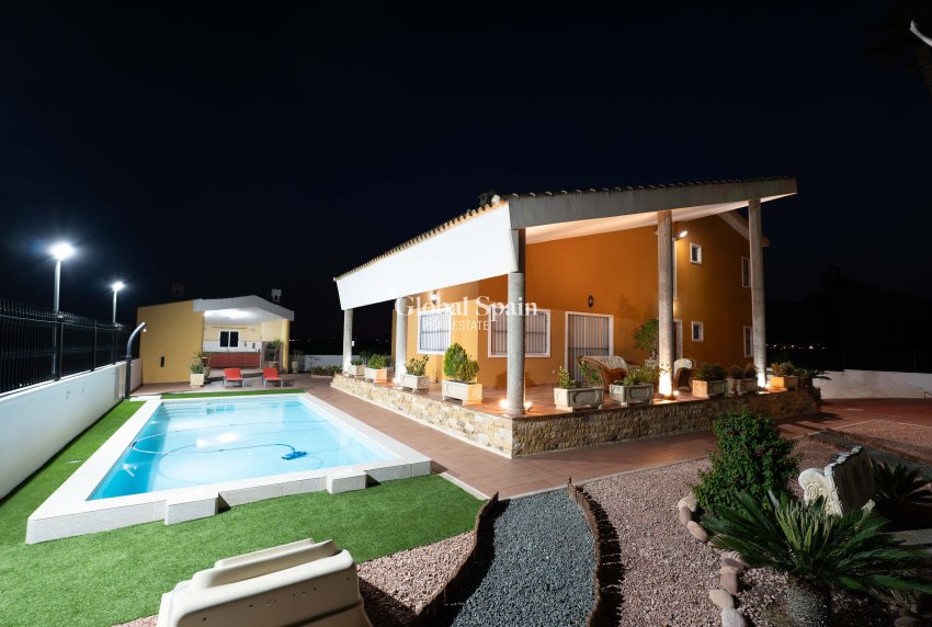 Resale - Villa -
ORIHUELA - Orihuela