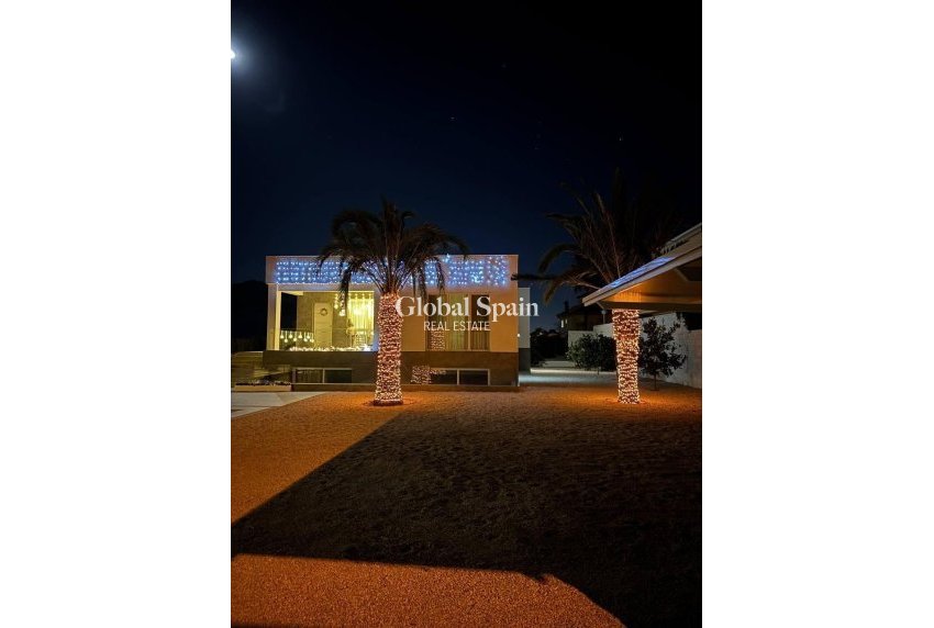 Resale - VILLA -
ORIHUELA - Urb. Montepinar