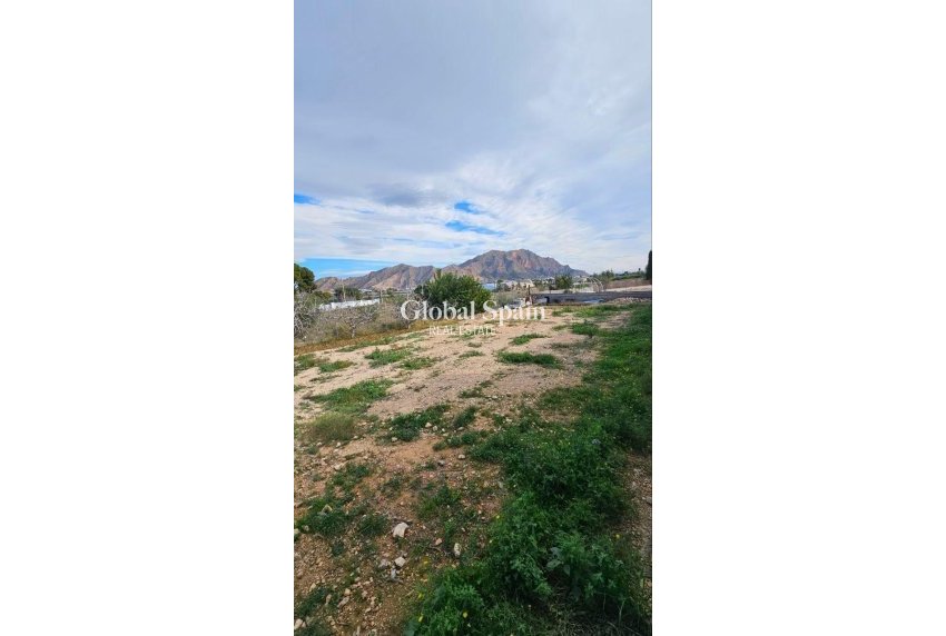 Resale - VILLA -
ORIHUELA - Urb. Montepinar