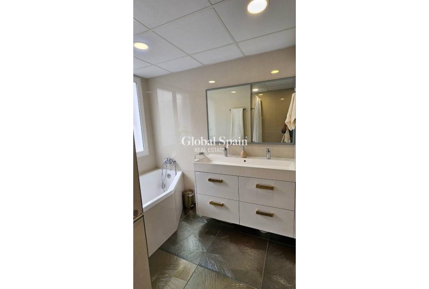 Resale - VILLA -
ORIHUELA - Urb. Montepinar