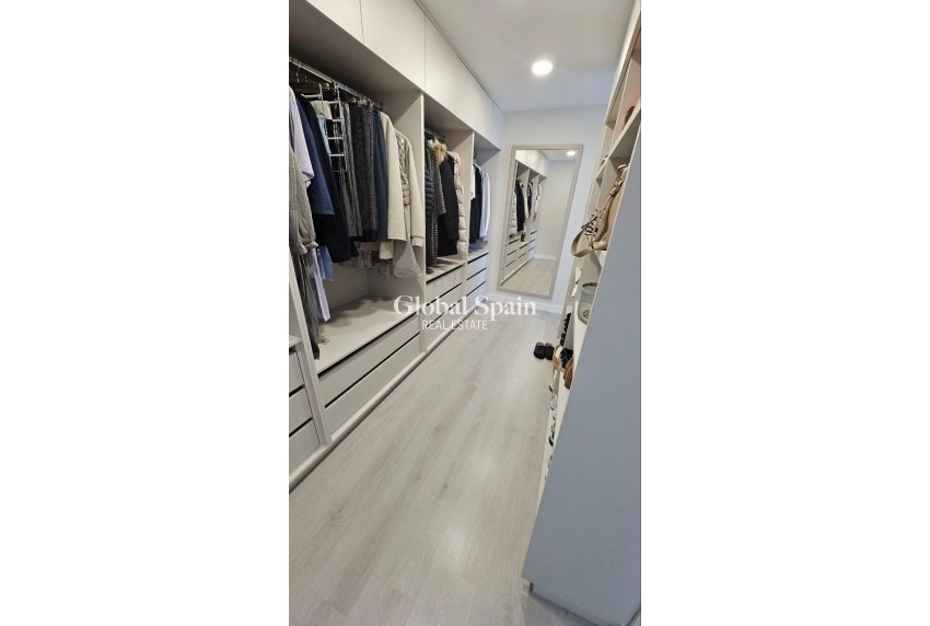 Resale - VILLA -
ORIHUELA - Urb. Montepinar