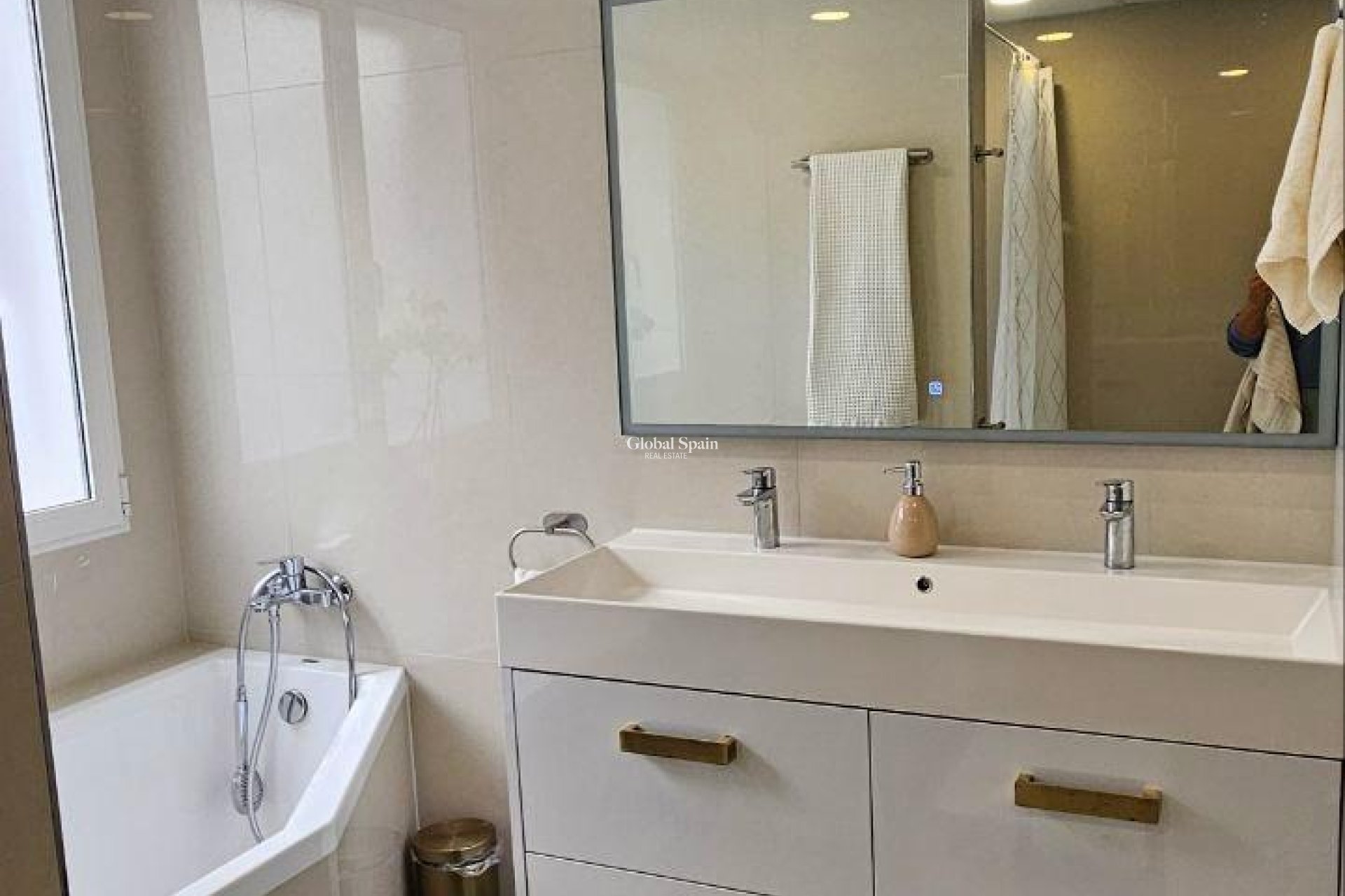 Resale - VILLA -
ORIHUELA - Urb. Montepinar