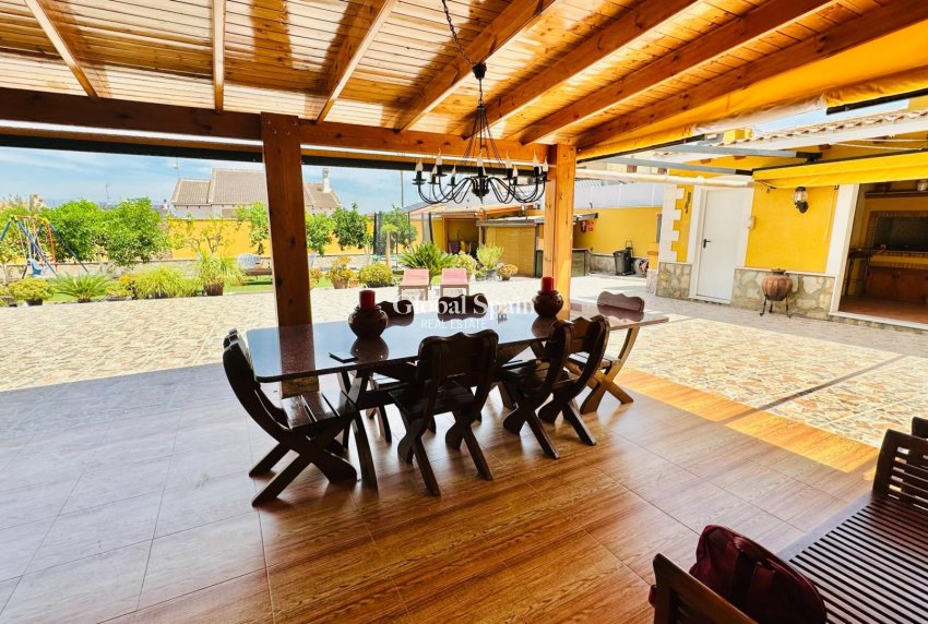 Resale - VILLA -
ORIHUELA - Urb. Montepinar