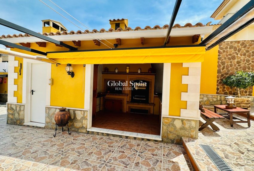 Resale - VILLA -
ORIHUELA - Urb. Montepinar