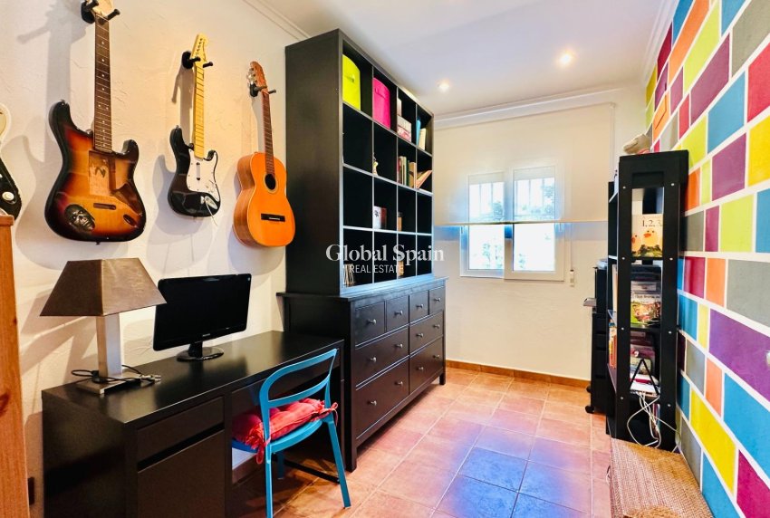 Resale - VILLA -
ORIHUELA - Urb. Montepinar