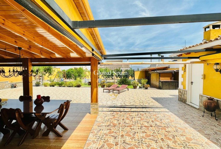 Resale - VILLA -
ORIHUELA - Urb. Montepinar