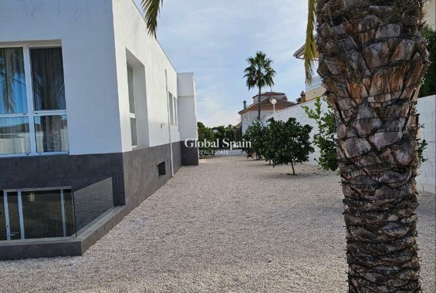 Resale - VILLA -
ORIHUELA - Urb. Montepinar