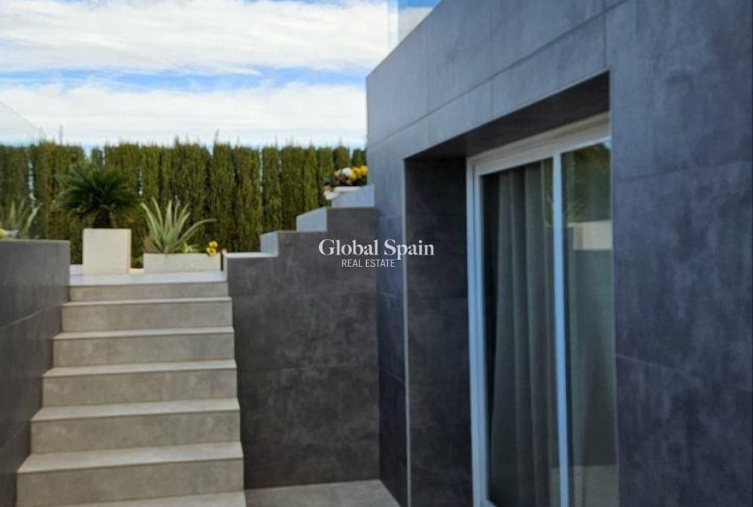 Resale - VILLA -
ORIHUELA - Urb. Montepinar