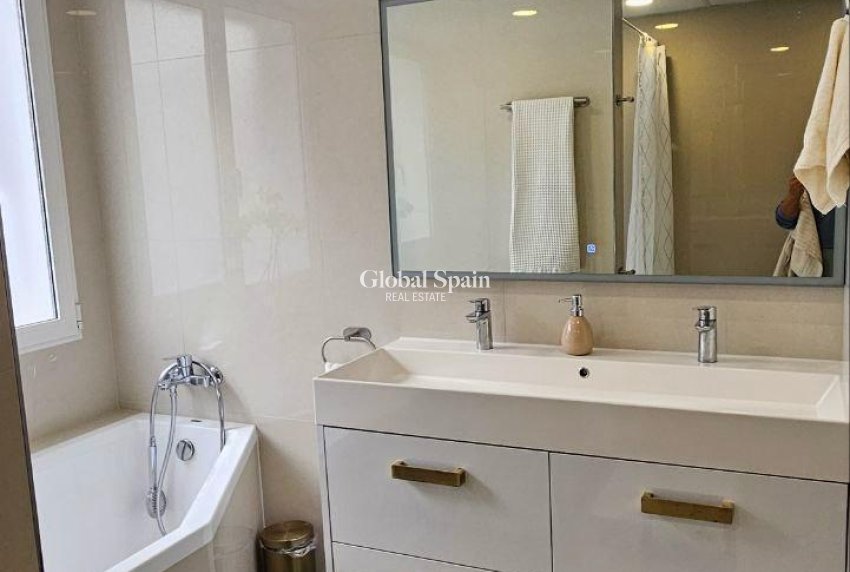 Resale - VILLA -
ORIHUELA - Urb. Montepinar