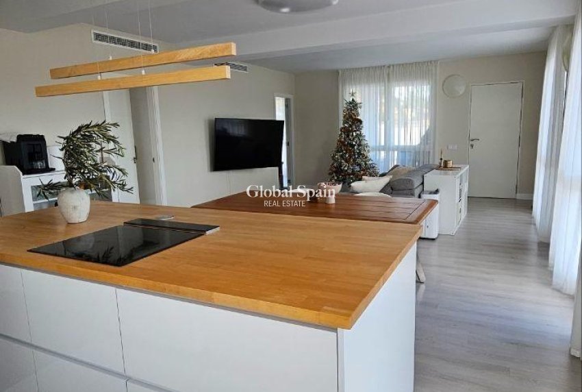 Resale - VILLA -
ORIHUELA - Urb. Montepinar
