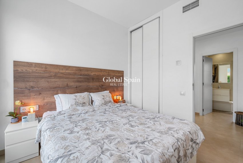 Resale - Villa -
ORIHUELA - Vistabella Golf