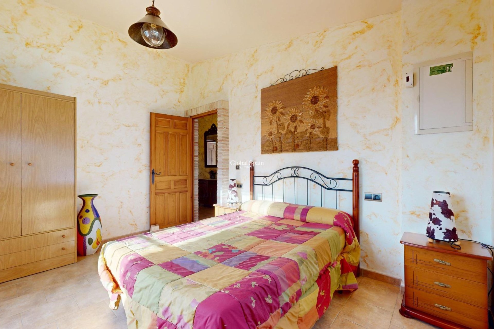 Resale - VILLA -
ORIHUELA