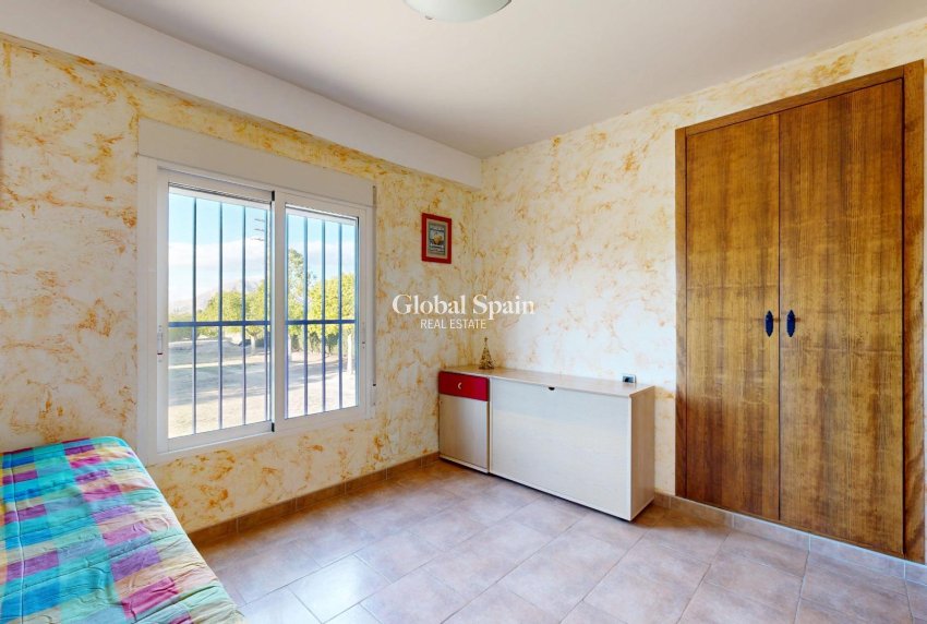 Resale - VILLA -
ORIHUELA