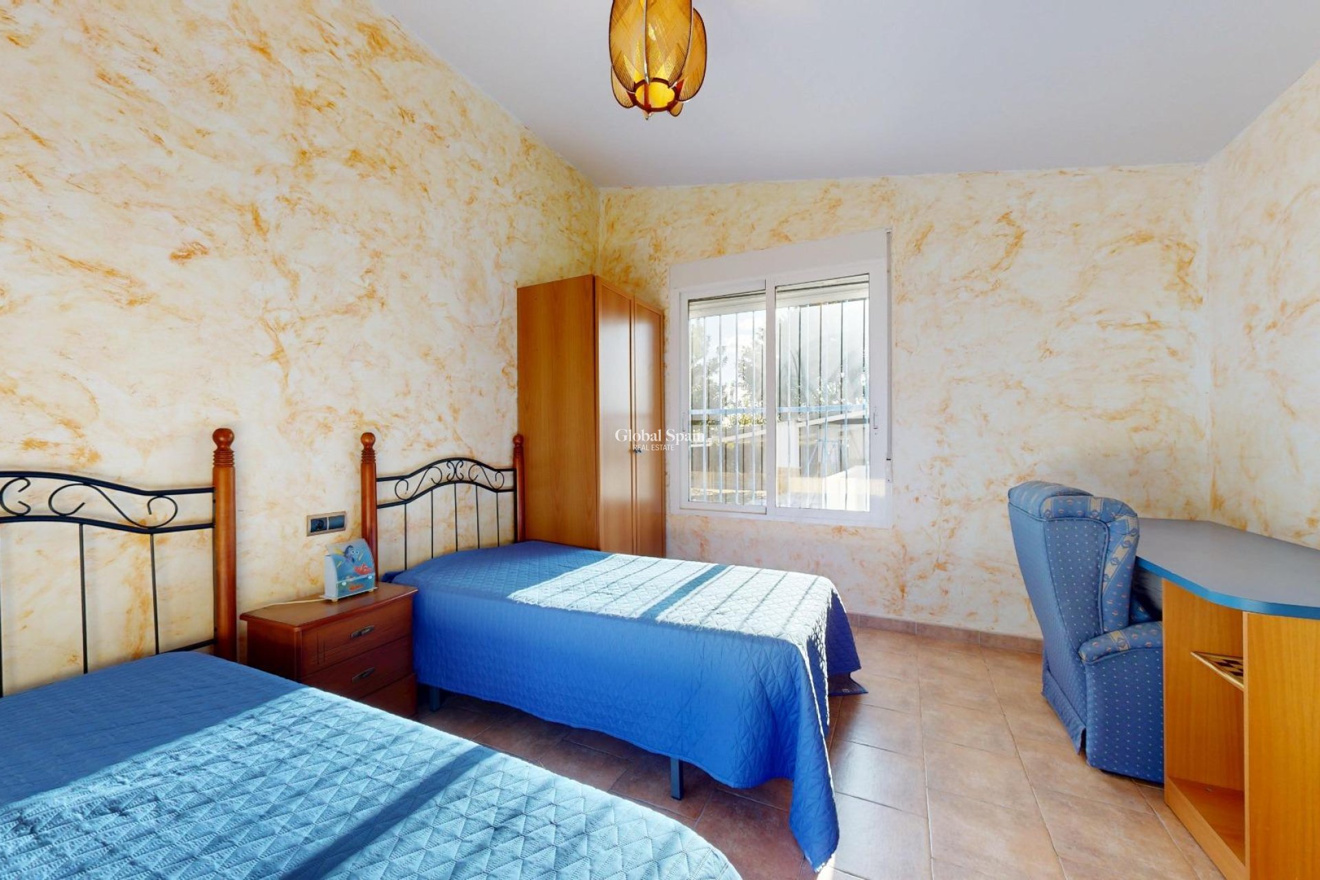 Resale - VILLA -
ORIHUELA