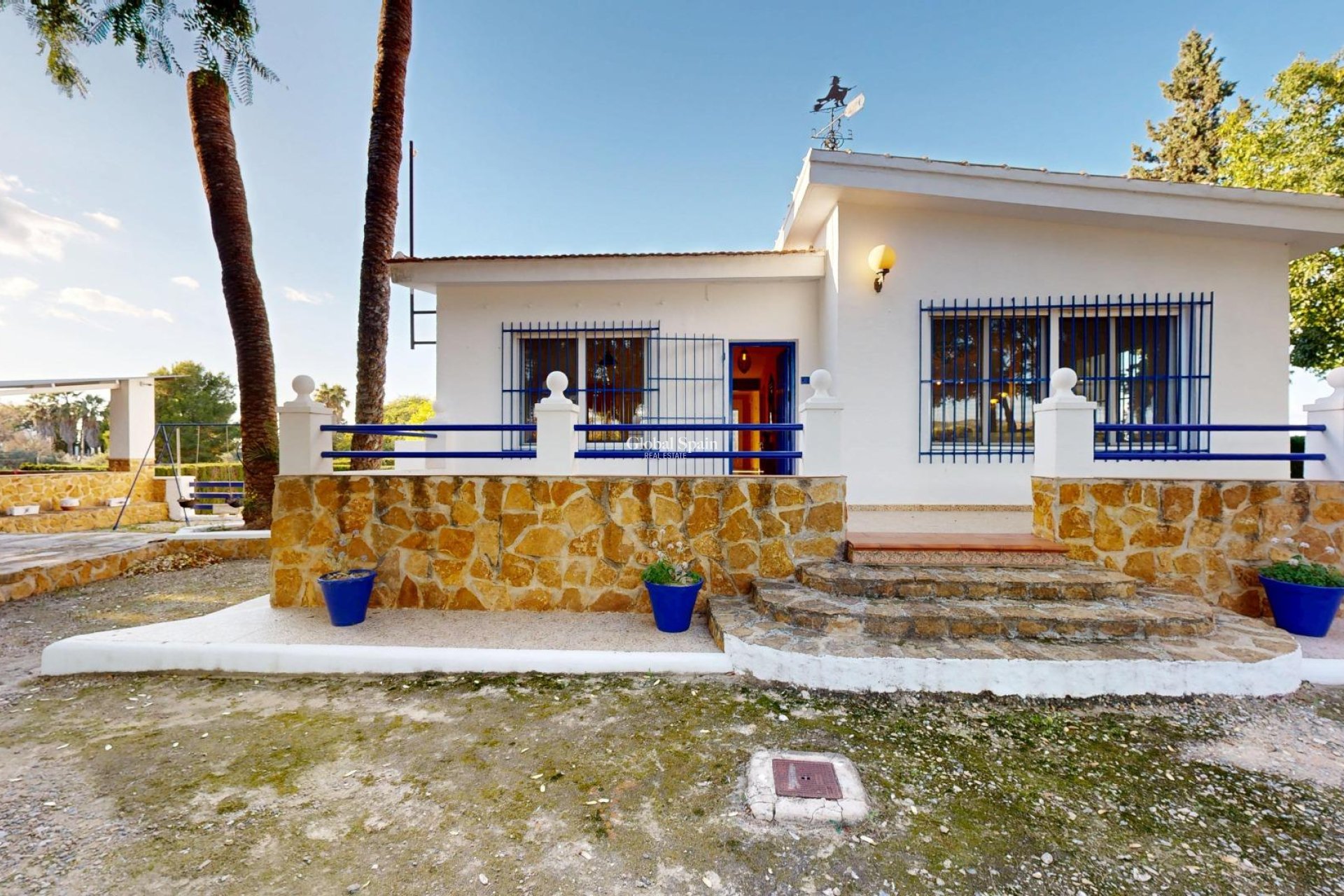 Resale - VILLA -
ORIHUELA