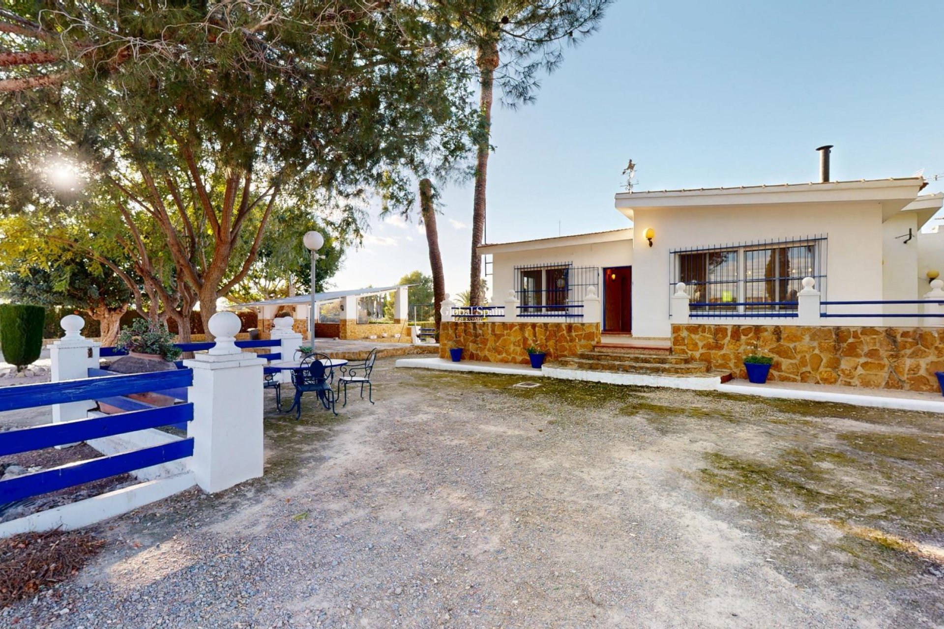 Resale - VILLA -
ORIHUELA