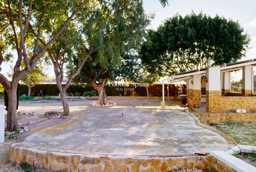 Resale - VILLA -
ORIHUELA