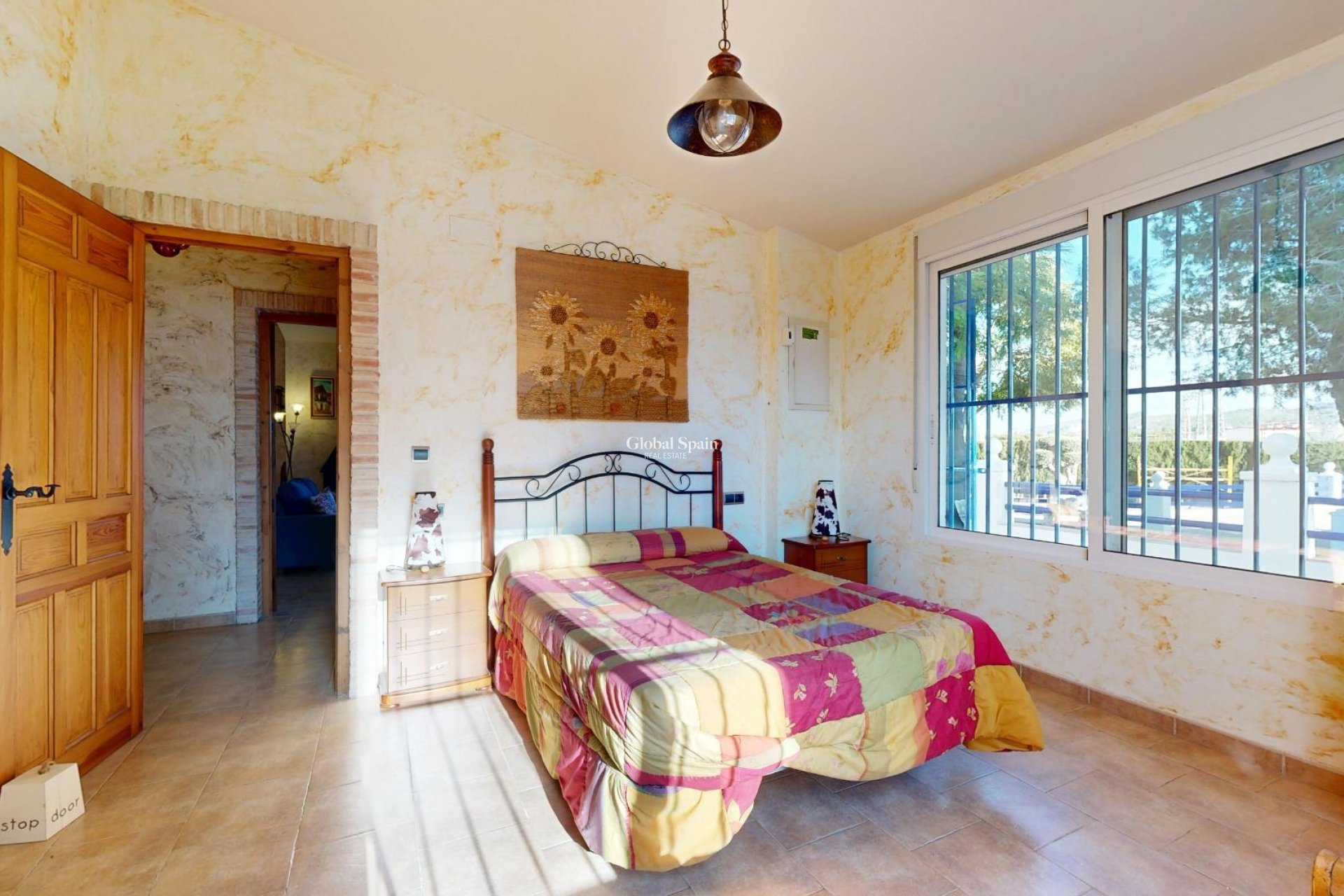 Resale - VILLA -
ORIHUELA