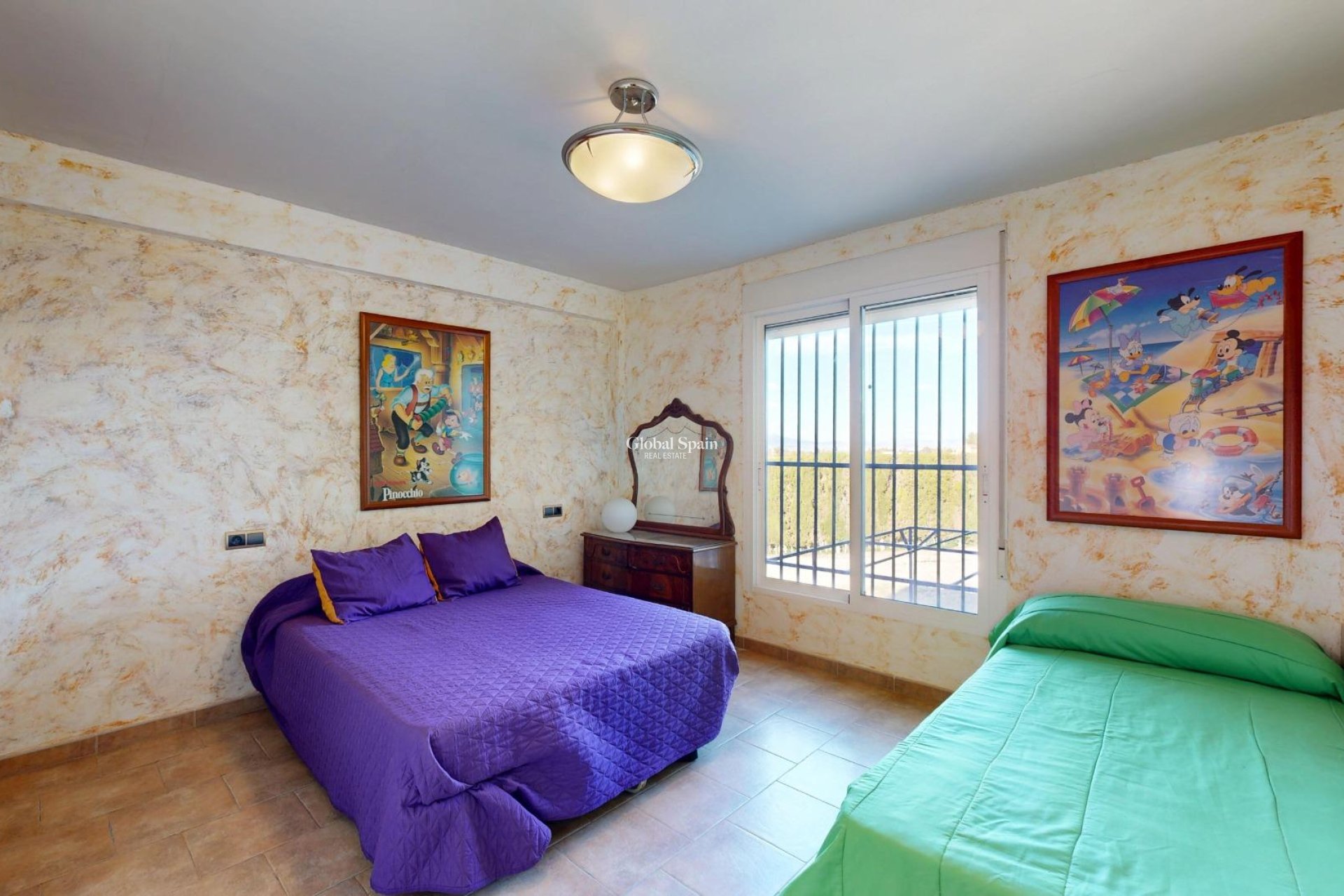Resale - VILLA -
ORIHUELA