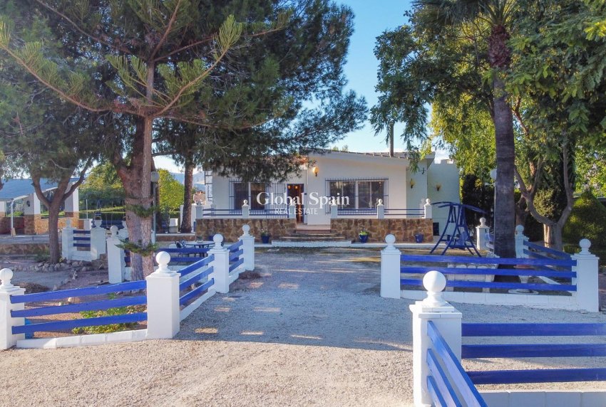 Resale - VILLA -
ORIHUELA