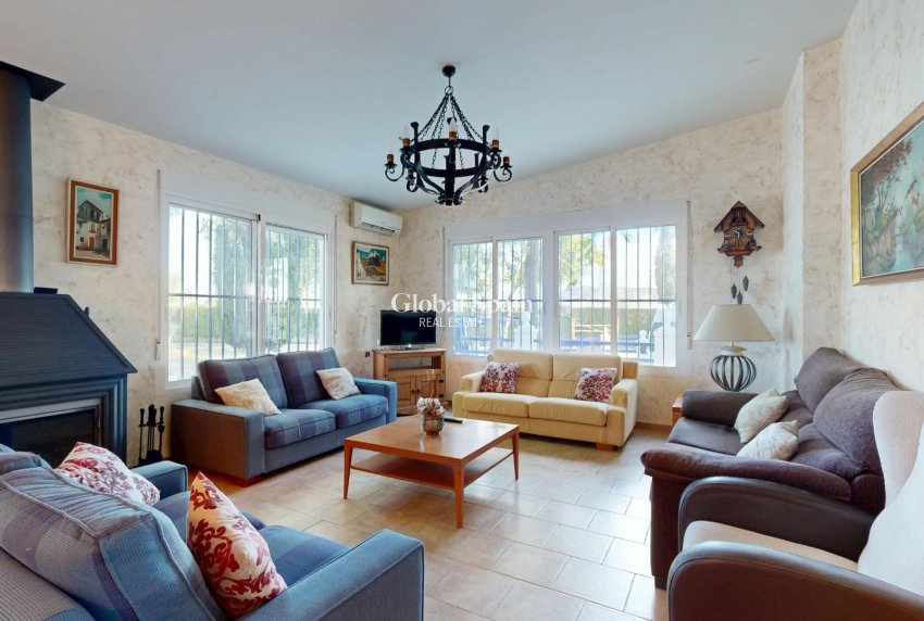 Resale - VILLA -
ORIHUELA