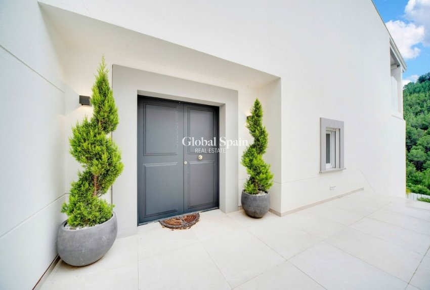 Resale - VILLA -
PALMA - Son Vida