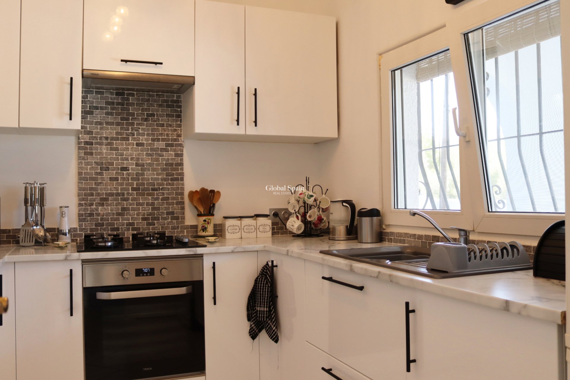 Resale - VILLA -
PARCENT - Inland