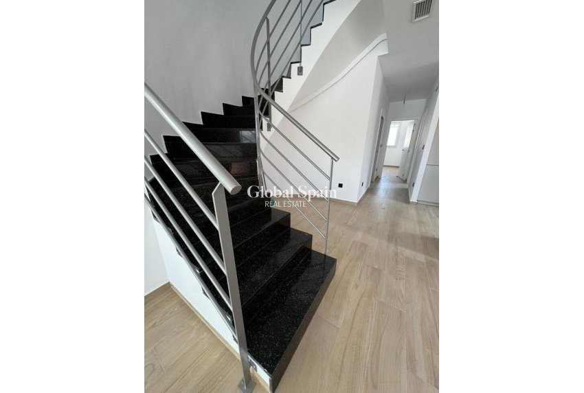 Resale - Villa Penthouse -
TORREVIEJA - Aguas Nuevas