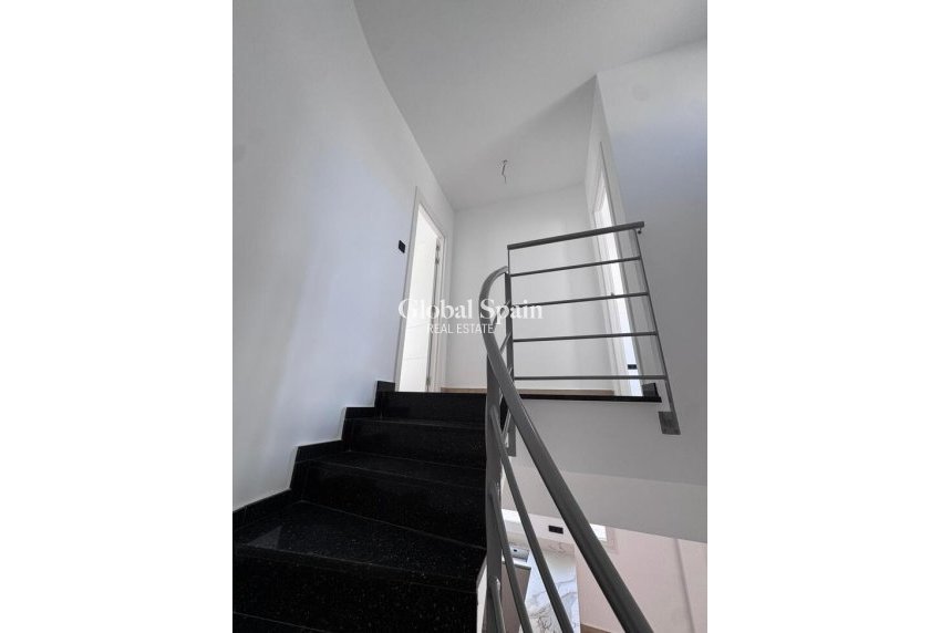 Resale - Villa Penthouse -
TORREVIEJA - Aguas Nuevas