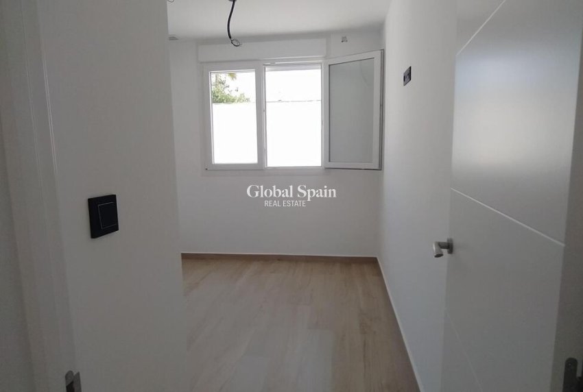 Resale - Villa Penthouse -
TORREVIEJA - Aguas Nuevas