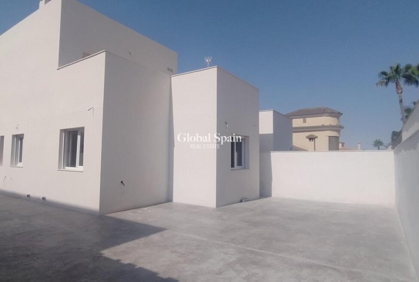 Resale - Villa Penthouse -
TORREVIEJA - Aguas Nuevas