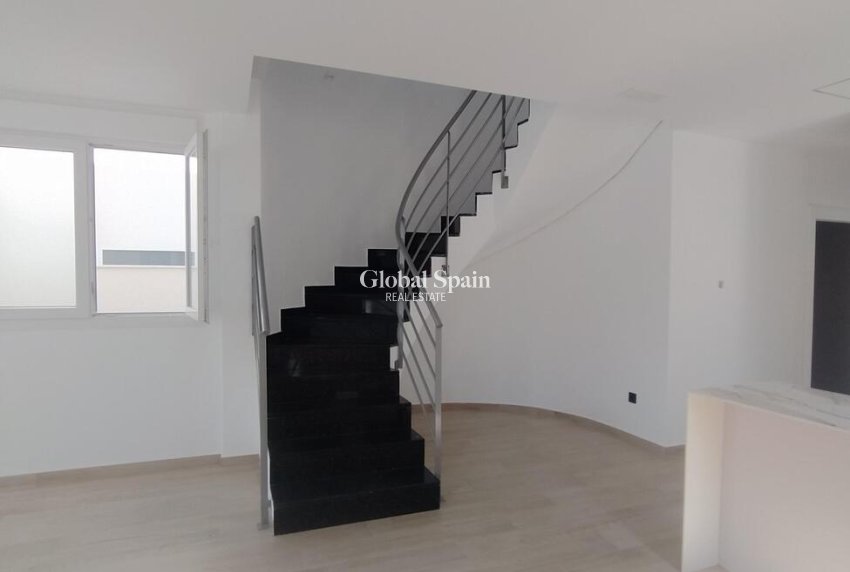 Resale - Villa Penthouse -
TORREVIEJA - Aguas Nuevas