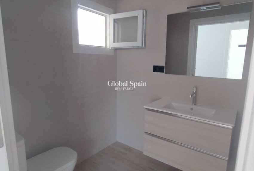 Resale - Villa Penthouse -
TORREVIEJA - Aguas Nuevas