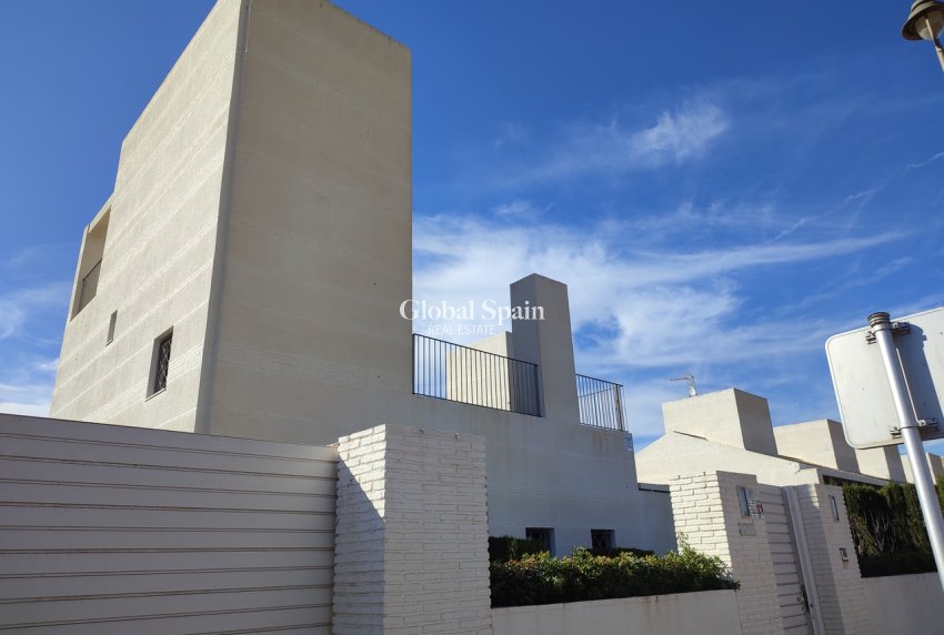 Resale - VILLA -
PERALEJA GOLF - Inland