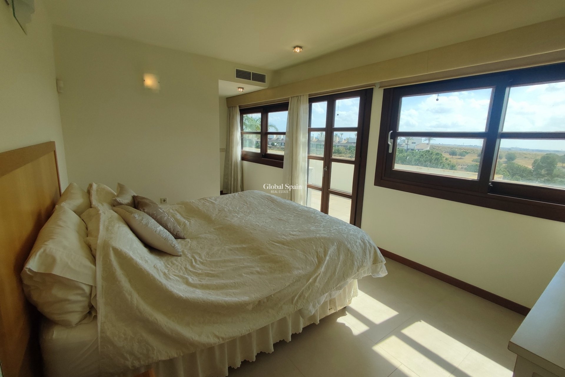 Resale - VILLA -
PERALEJA GOLF - Inland